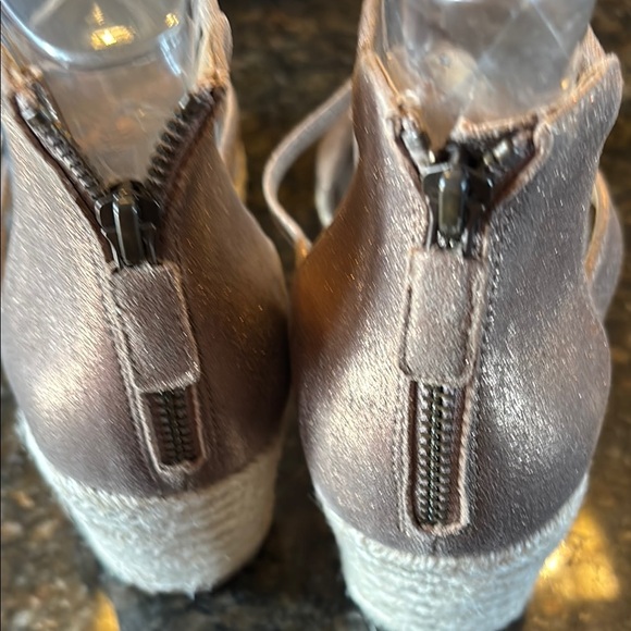 New Eileen Fisher Bronze Metallic Wedge Sandals with Ankle Strap 11 - Picture 6 of 6